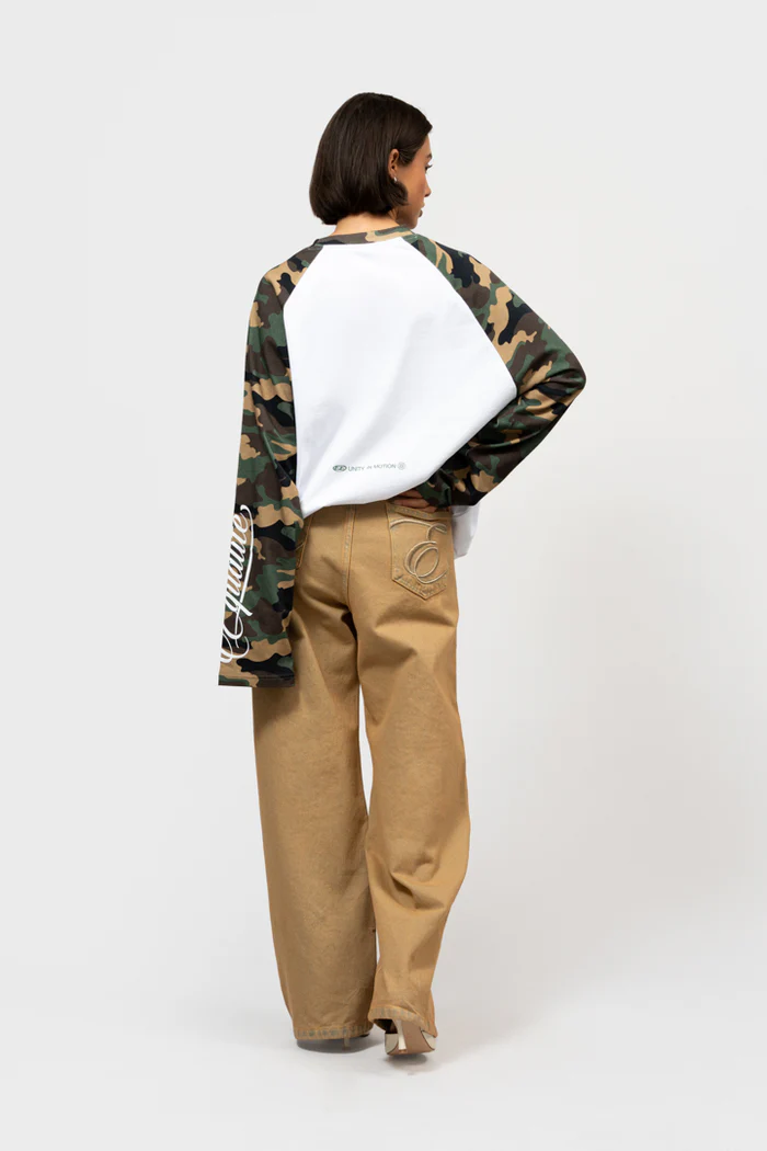 Equalité Jett Raglan Longsleeve Tee Off-White & Camo - Afbeelding 6